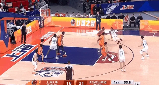 必赢官网-吕俊虎接球三分投进,青岛首节结束27-16领先上海